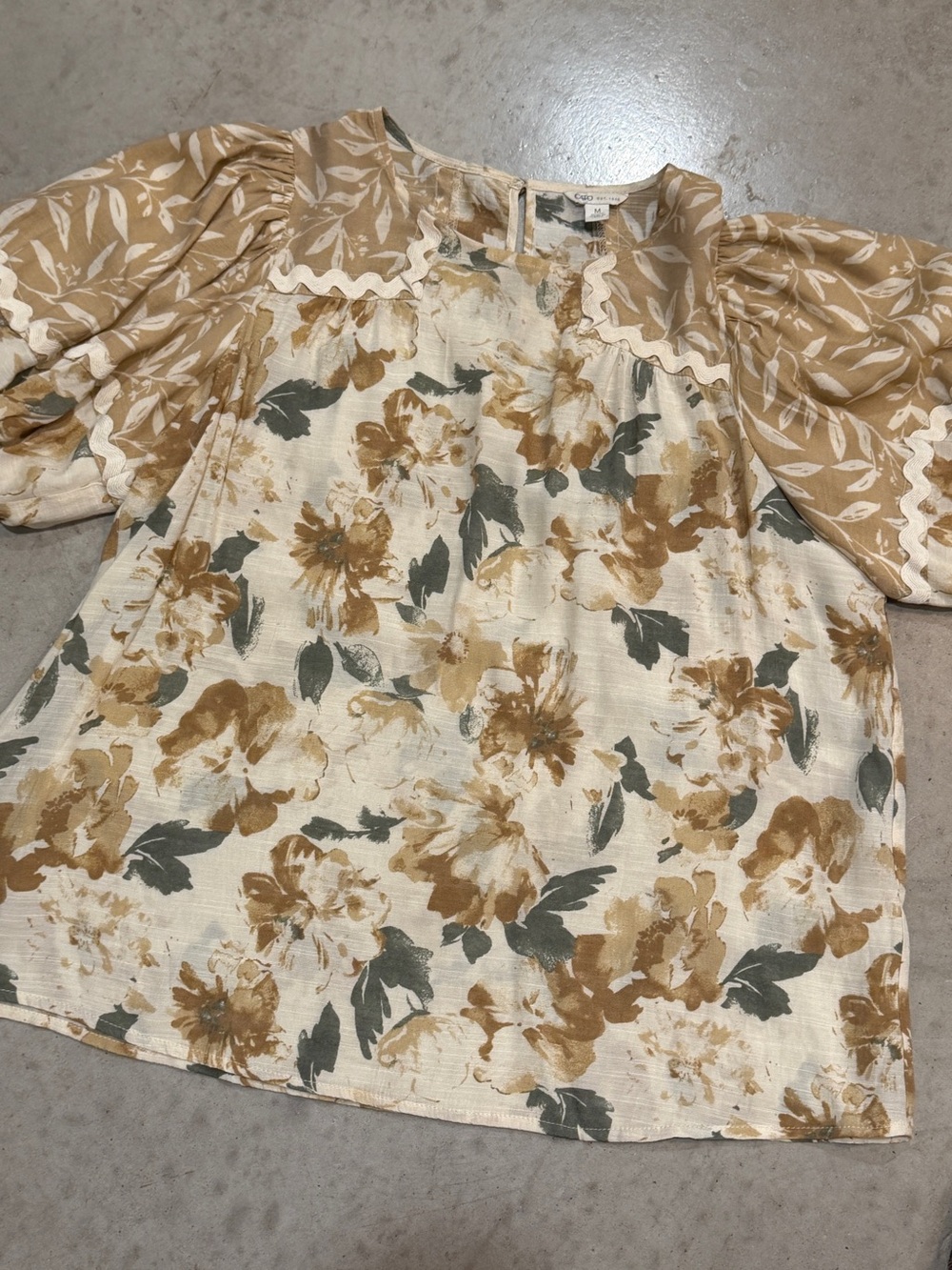 Floral Puff Sleeve Blouse in Cream and Tan
